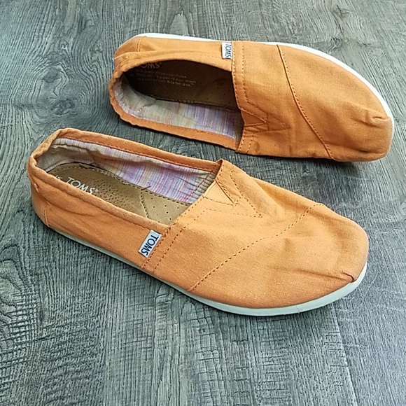 orange toms shoes